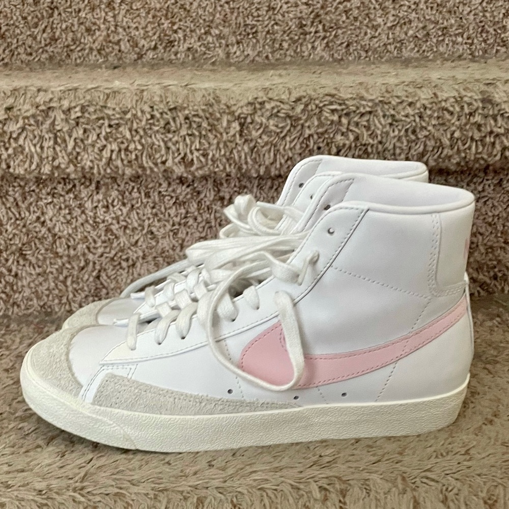 Women's Nike Blazer Mid '77 size 9.5